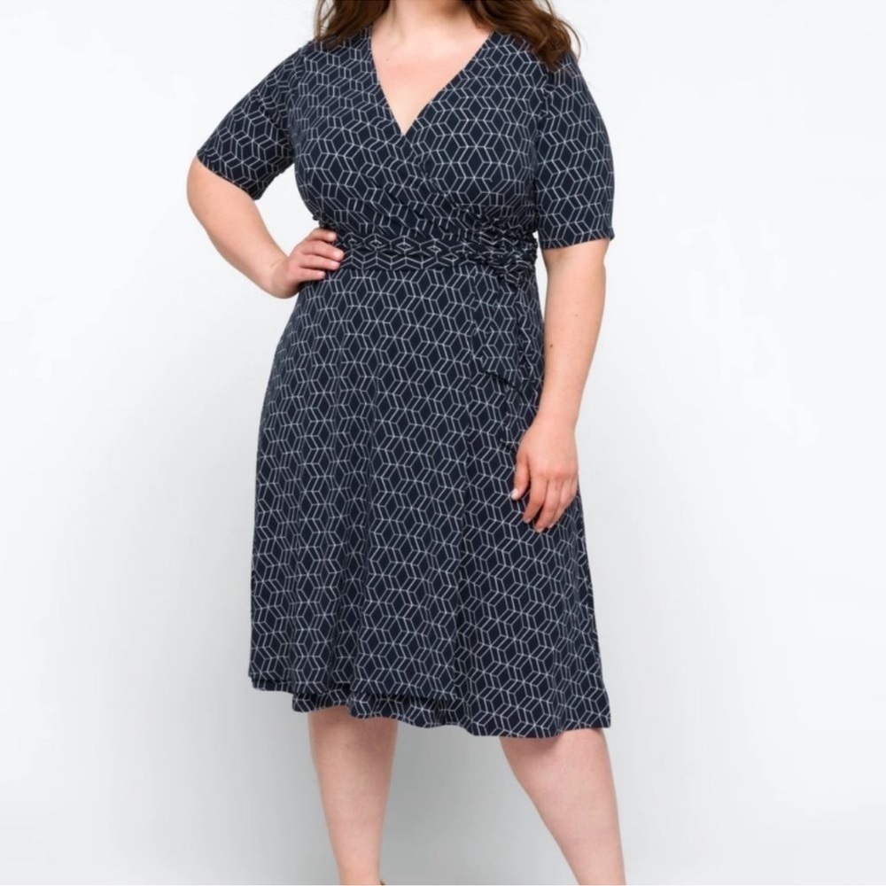 NWT 41 Hawthorn Kaitlyn Wrap Dress Navy 2X Geometric